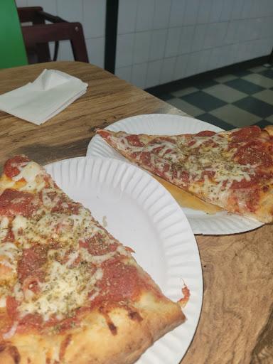 Milanos Pizzeria